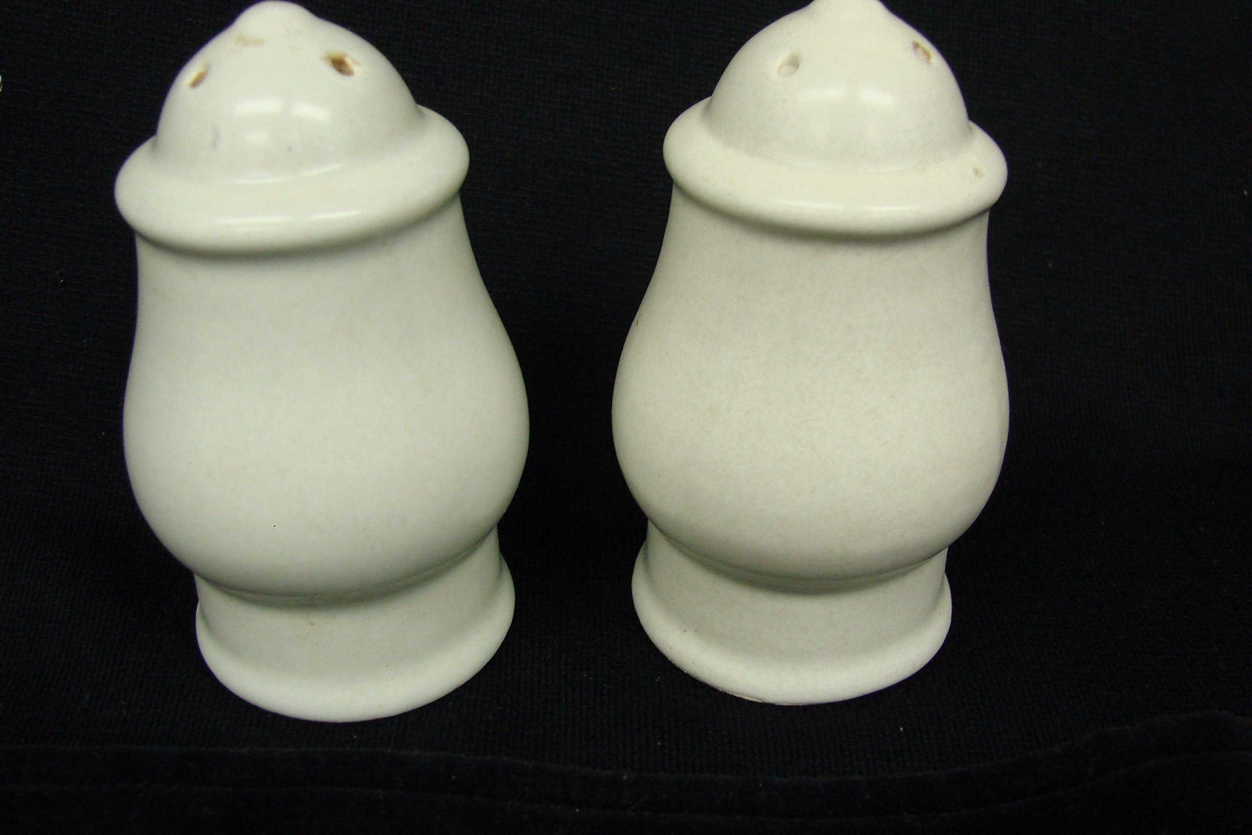 Amazon.com: Pfaltzgraff Yorktowne Salt and Pepper Set